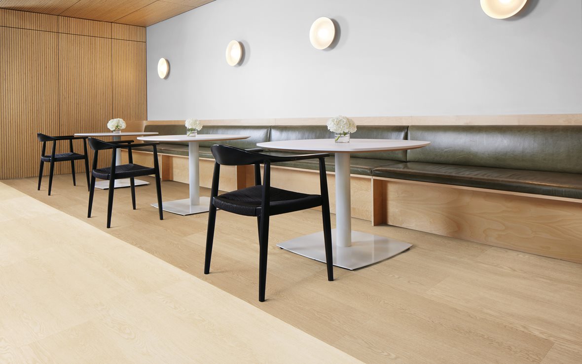 Vinyylilaatat ja -lankut hotelleissa ja ravintoloissa