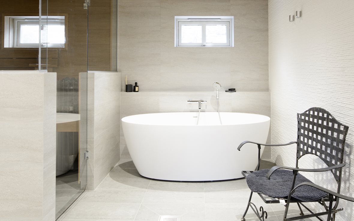 Valoisa ja kaunis kotikylpylä