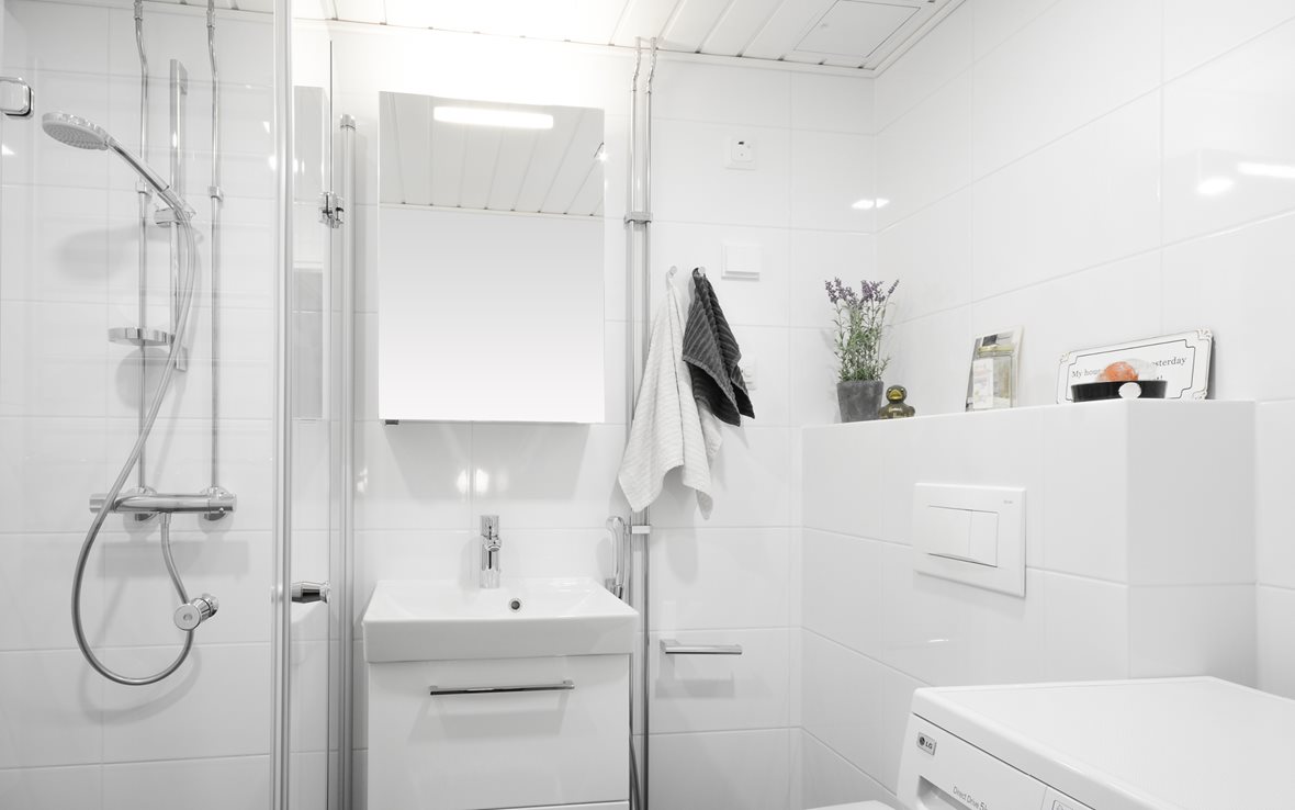 Valkoinen kylpyhuone