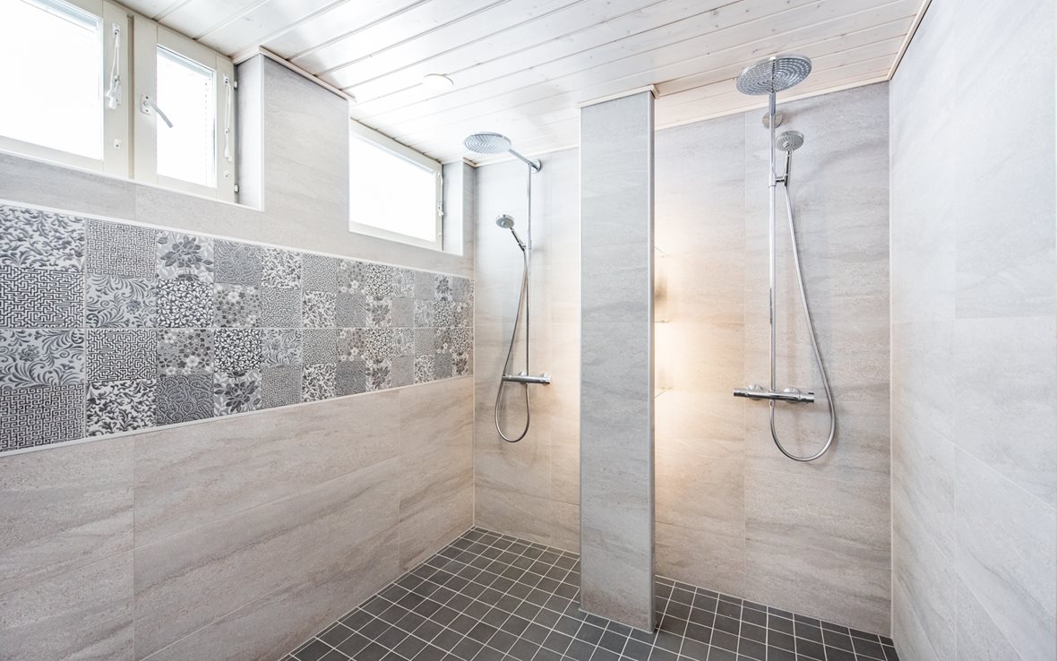 Rauhallinen saunaosasto, wc ja kylpyhuone