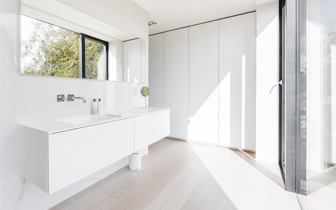 Ilmava kotikylpylä, pesuhuone, wc ja eteinen