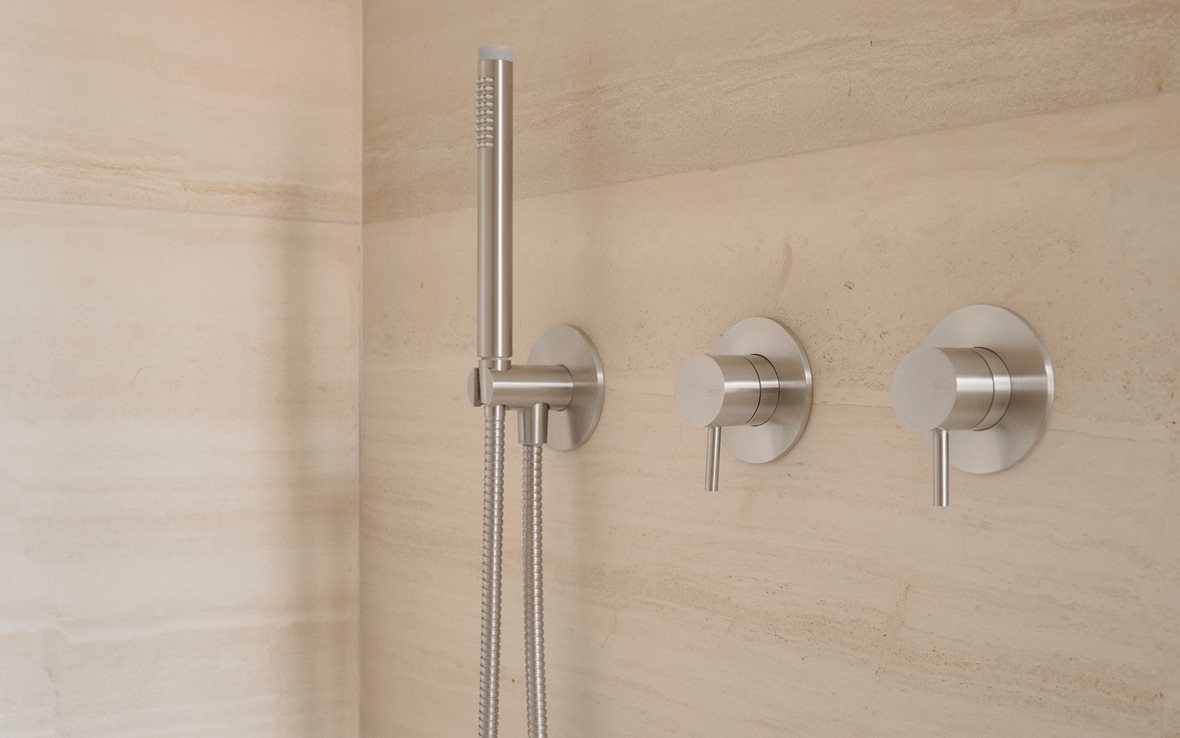 Piiloasenteiset suihkut