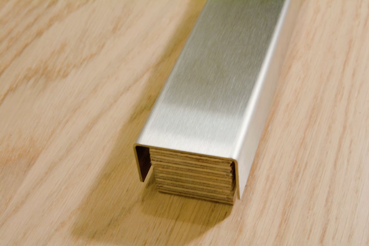 Listatalo vesieristekynnys 20x35x20mm rst AISI 304 hiottu rst S=1,0mm 100cm