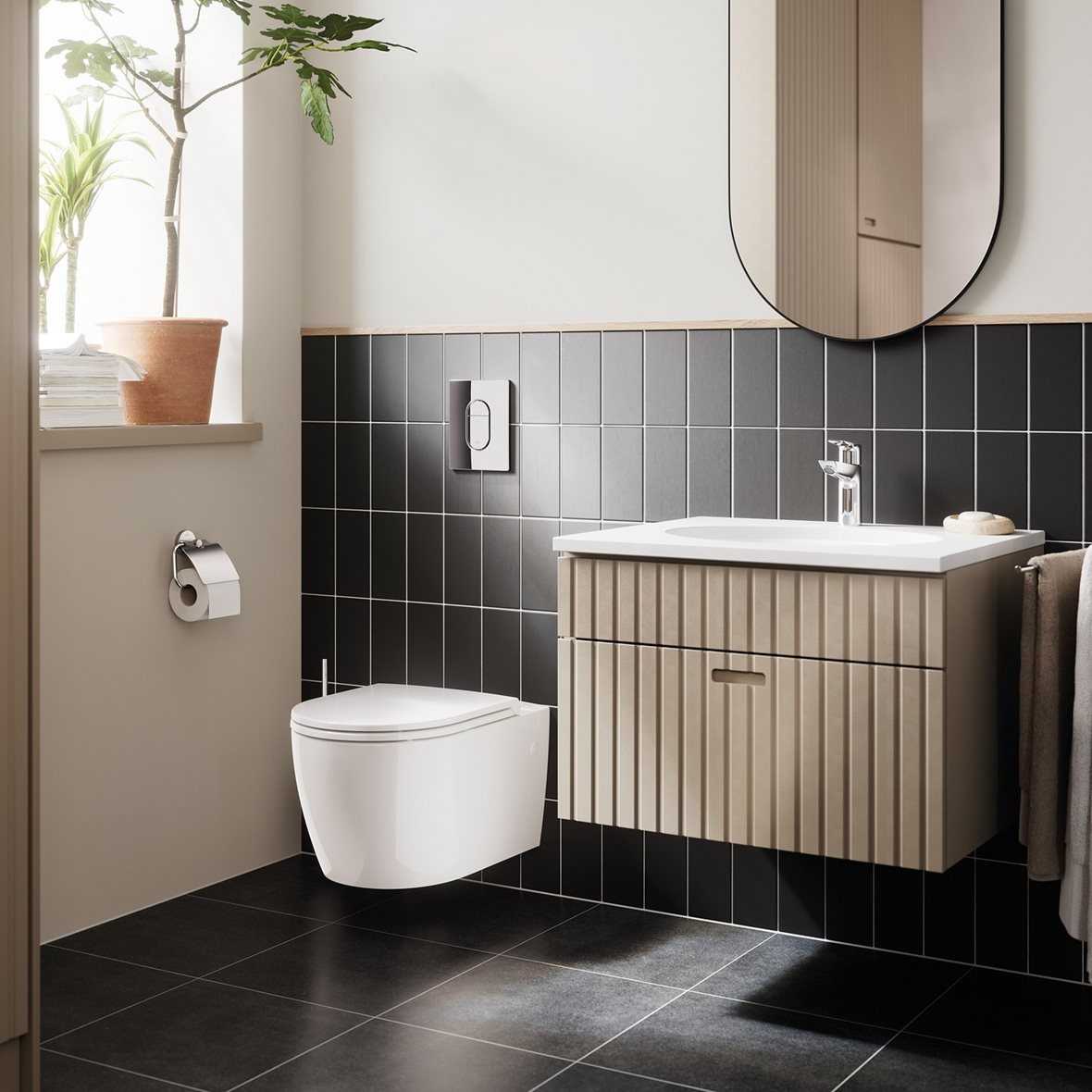Kylpyhuone, GROHE Essentials, GROHE Essentials WC harja seinään 12,1x39,8x12,1 cm kromi, GROHE Essentials WC paperiteline kannella 19x8x26 cm kromi, GROHE Eurosmart, GROHE Eurosmart S pesuallashana kromi kylmäkäynnistys, GROHE Rapid SL, GROHE Arena Cosmopolitan S-koko seinä-WC huuhtelupainike kaksoishuuhtelu kromi, GROHE Bau Ceramic, GROHE Bau WC-istuin seinään 540 rimless valkoinen vaimennettu istuinkansi, GROHE Custom Bau seinä-WC-paketti vaimennettu kansi kiiltävä valkoinen