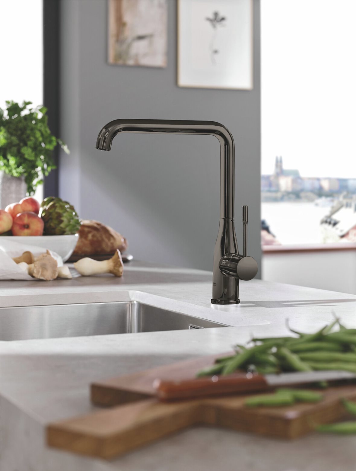 GROHE Essence musta keittiöhana