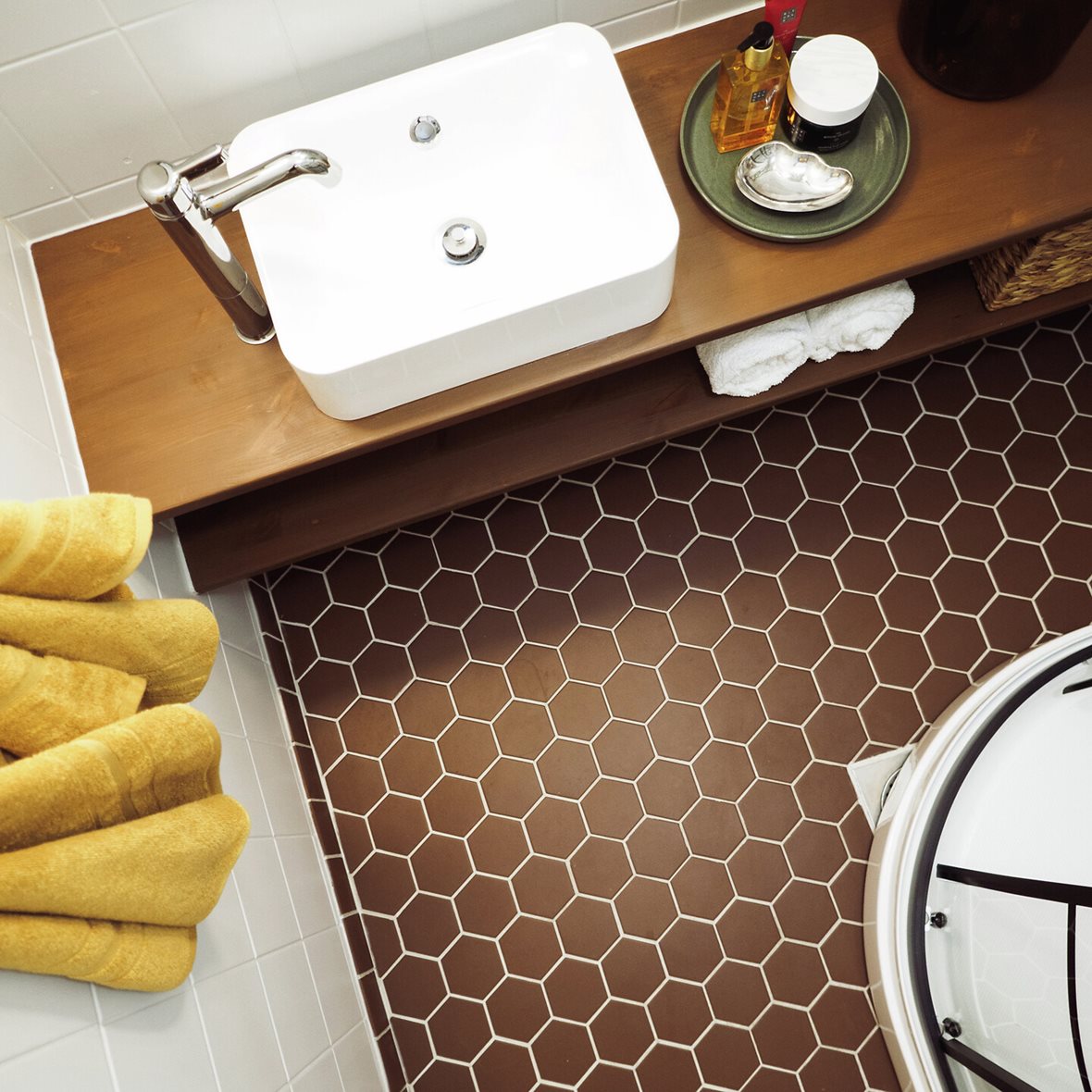 Kylpyhuone, Klassinen, Pukkila Natura, Pukkila Natura lasittamaton porcelanato seinälaatta lattialaatta ulkolaatta 10x11,5 tiilenpunainen L4420HEX/1C tasapintainen matta 6-kulmainen punaine