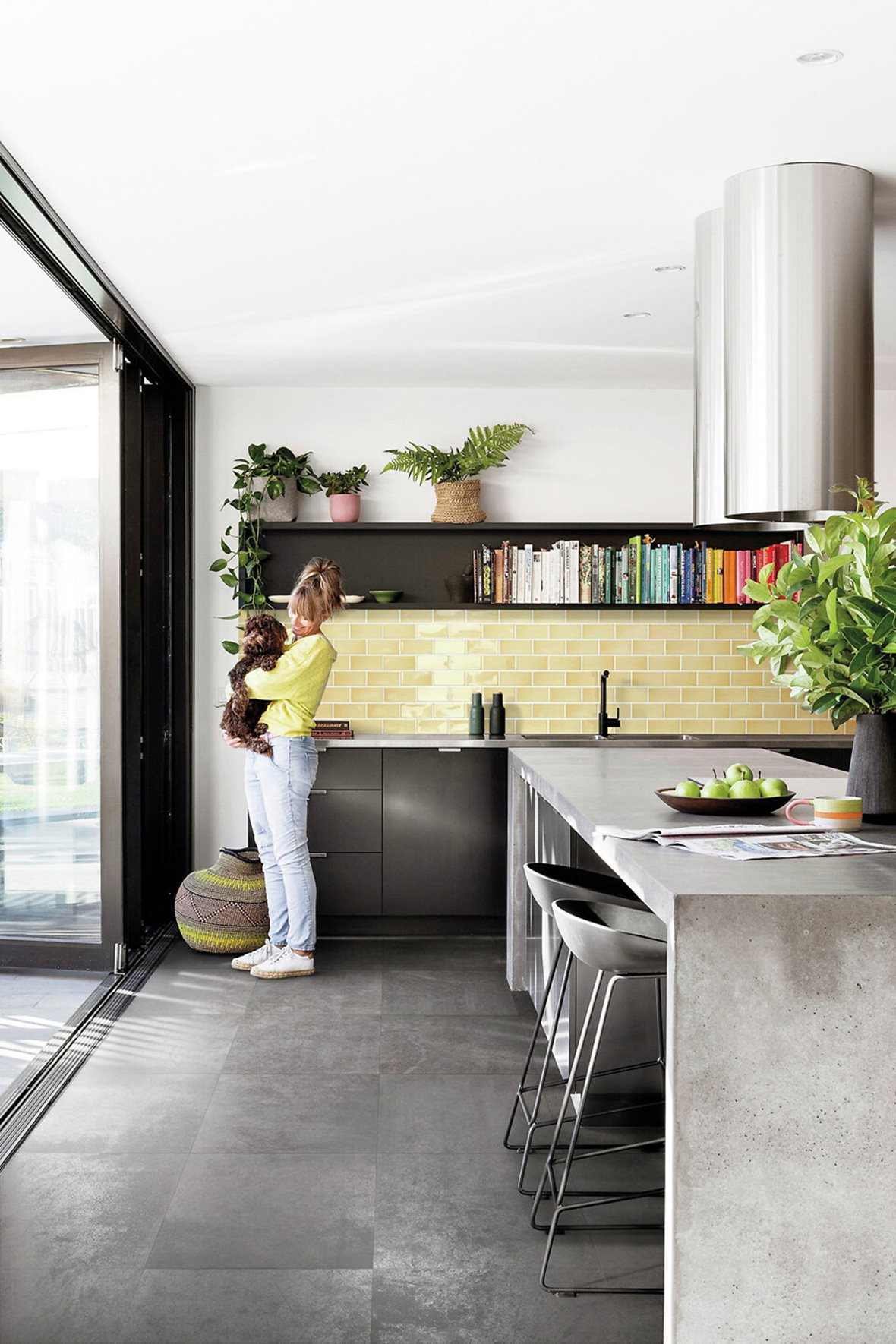 Keittiö, Moderni, Pukkila Urban Atelier, Pukkila Urban Atelier lasitettu kaakeli seinälaatta 6,7X14 Papiro tasapintainen kiiltävä keltainen yksivärinen