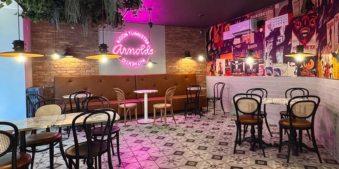 Kahvila- ja ravintolasali